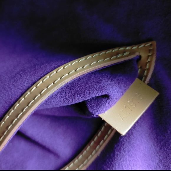 Louis Vuitton LV Hand Bag M52149 Alma
Yellow Epi 428509 - Picture 4 of 6